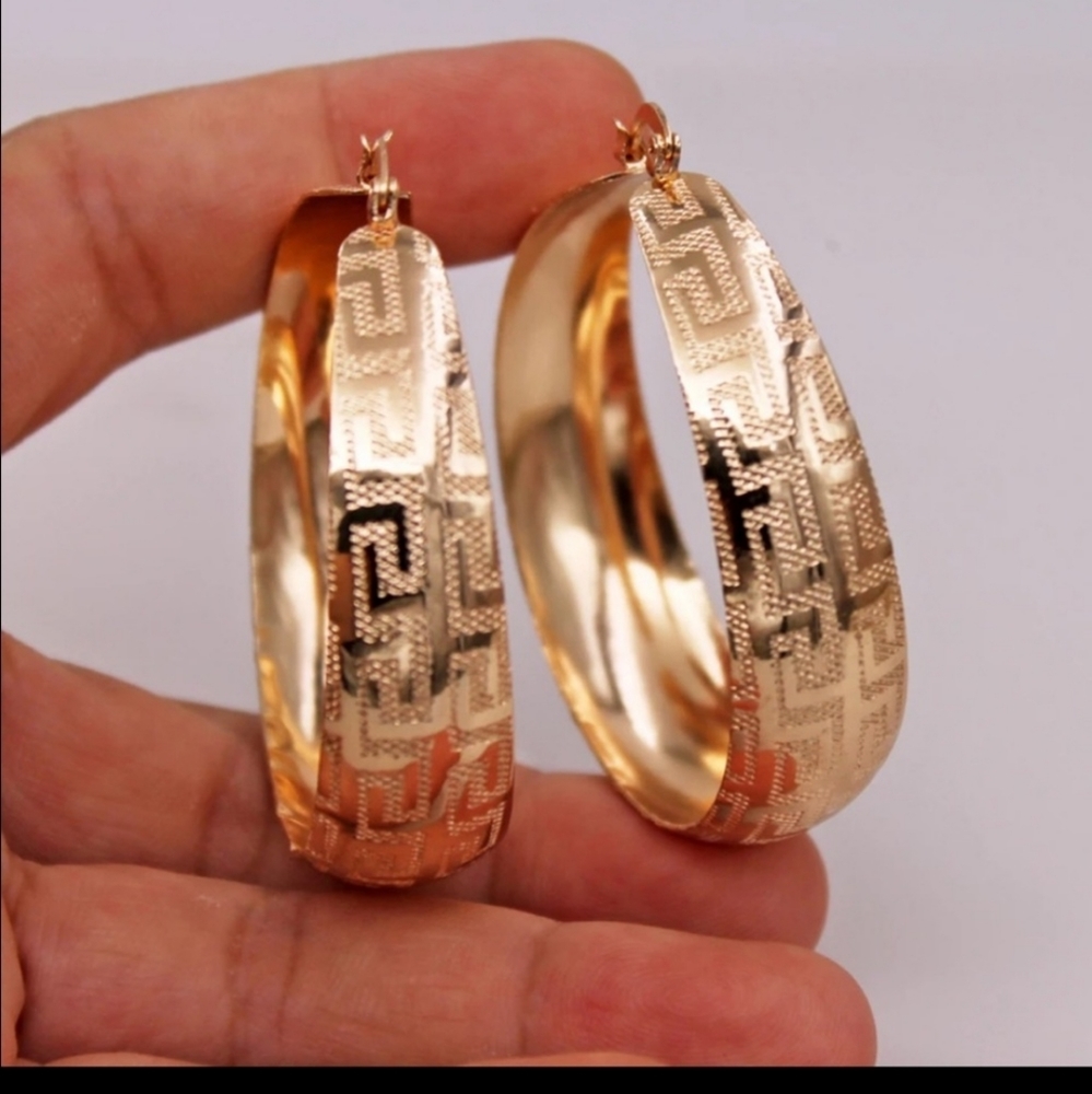 New Luxury 18k Gold Hoop Round Earrings - Picture 3 of 7